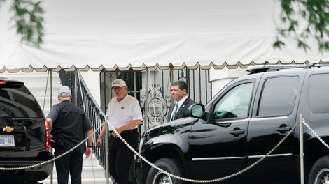 Knjiga Boba Woodwarda o Trumpovi Beli hiši z naslovom Strah je še pred izidom postala uspešnica