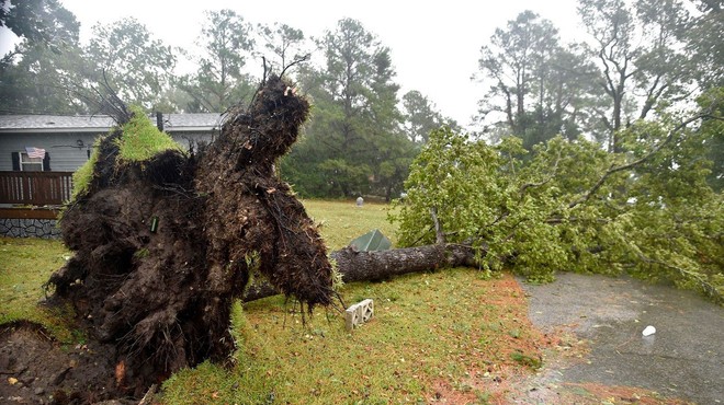 Orkan Florence se umirja, a je kljub šibkejšemu učinku od napovedanega terjal pet življenj (foto: profimedia)