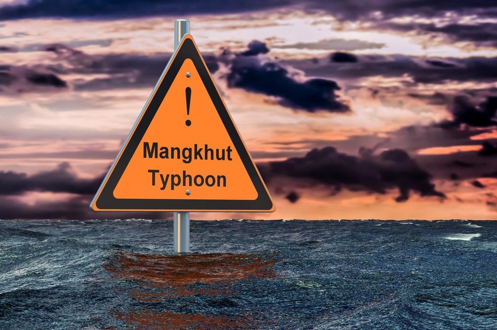 Filipine je zajel silovit tajfun Mangkhut, sunki vetra dosegajo hitrostjo kar 330 kilometrov na uro (foto: profimedia)