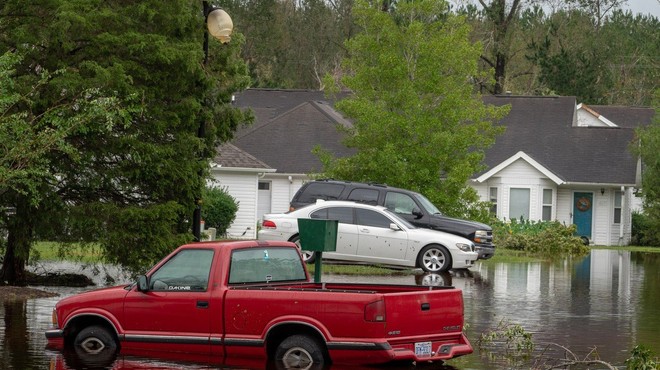 Severno Karolino po orkanu preplavila tropska depresija Florence (foto: Profimedia)