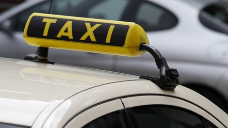 Oderuški taksist za 30 kilometrov vožnje zahteval absurdno vsoto denarja