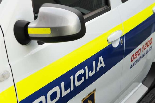 V Celju od mladoletnika zahtevali pulover in denar: ko je rekel ne, nastal pravi kaos