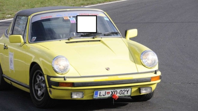 Iz garaže bloka v Izoli izginil 70.000 evrov vreden oldtimer Porsche (foto: STA)