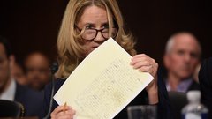 Žrtev Bretta Kavanaugha v senatu opisala spolni napad leta 1982