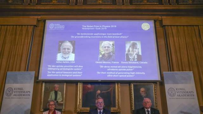 Nobelova nagrada za fiziko je namenjena odkritjem na področju laserske fizike (foto: Xinhua/STA)