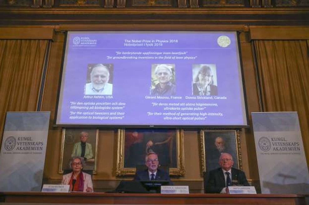 Nobelova nagrada za fiziko je namenjena odkritjem na področju laserske fizike (foto: Xinhua/STA)
