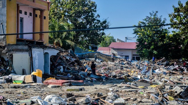 Že več kot 1200 žrtev potresa in cunamija v Indoneziji (foto: Profimedia)