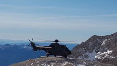 Obnovljeni Aljažev stolp se je vrnil na Triglav
