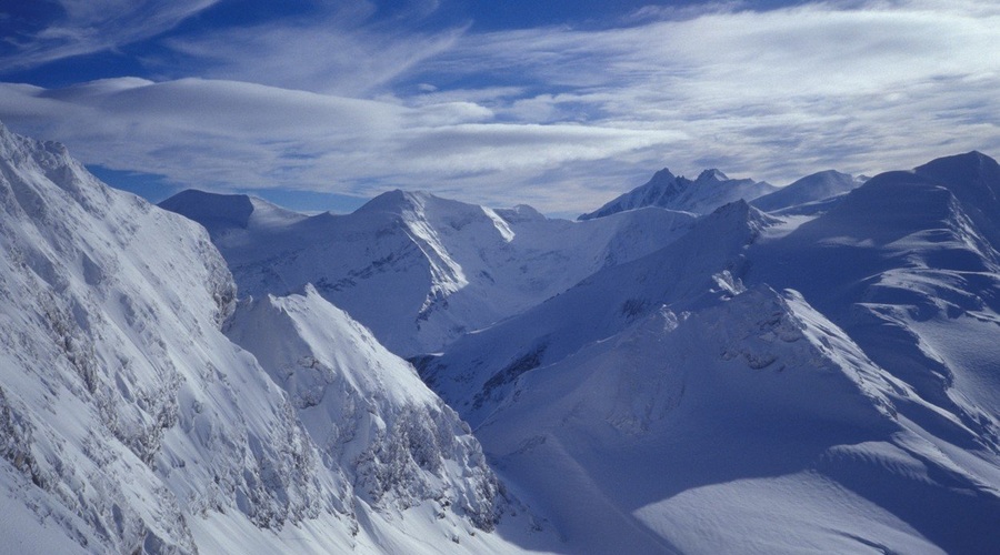 Snežni vihar razdejal bazni tabor ob vznožju nepalske gore Gurja Himal in ugasnil devet življenj (foto: profimedia)