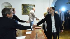 Logar v kampanji pred županskimi volitvami pričakuje soočenje programov
