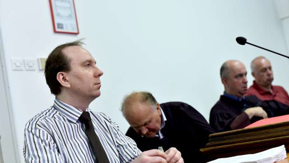 
                            Tožilstvo razvpitemu zdravniku Radanu po novem očita uboje (foto: Tamino Petelinšek/STA)