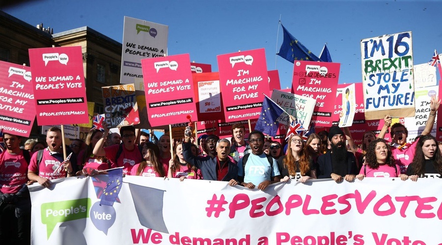 Britanci bi o ločitvi z Evropsko unijo še enkrat glasovali na referendumu (foto: profimedia)