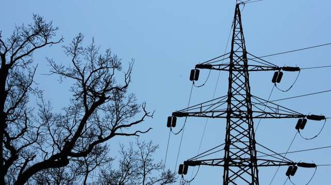 Na območju Primorske brez elektrike 1650 odjemalcev, v Dravogradu spremljajo razmere (foto: Domen Grogl/STA)