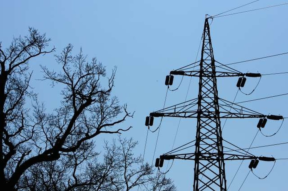 Na območju Primorske brez elektrike 1650 odjemalcev, v Dravogradu spremljajo razmere (foto: Domen Grogl/STA)