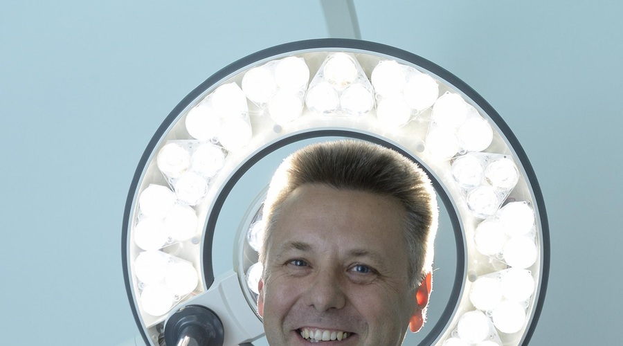 DR.UROS AHCAN (foto: Primoz Predalic)