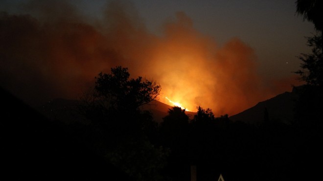 V Kaliforniji divja gozdni požar, evakuirali že več tisoč ljudi (foto: Profimedia)