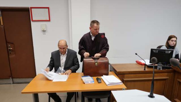 
                            Janezu Janši zaradi razžalitve novinark pogojna zaporna kazen (foto: Lili Pušnik/STA)