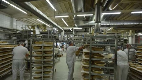 V Pekarni Grosuplje prišlo do eksplozije, poškodovanih več ljudi