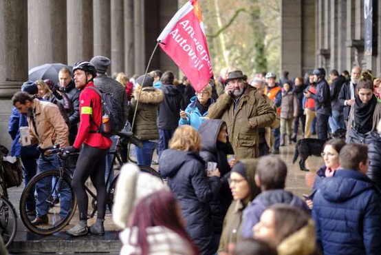 Več deset tisoč ljudi na bruseljskih ulicah za resne ukrepe proti podnebnim spremembam
