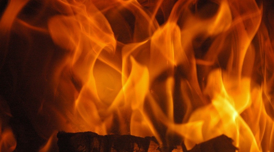 V Tržiču zaradi požara v stanovanju začasno evakuirali stanovalce bloka (foto: profimedia)