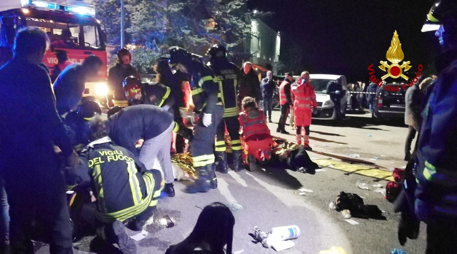 V Italiji so s pomočjo očividcev identificirali mladoletnika, odgovornega za paniko in 6 mrtvih v diskoteki (foto: STA)