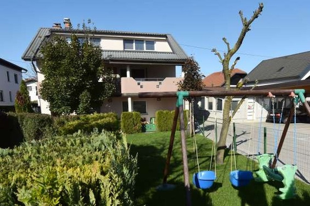 V zavodu Kengurujčki so otroke varovali na črno (foto: STA)