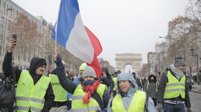 Na protestih v Parizu tokrat nekaj tisoč ljudi (foto: Profimedia)