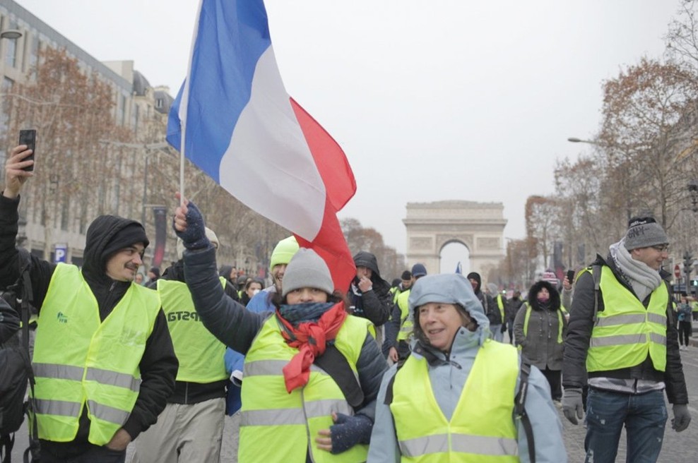 Na protestih v Parizu tokrat nekaj tisoč ljudi (foto: Profimedia)