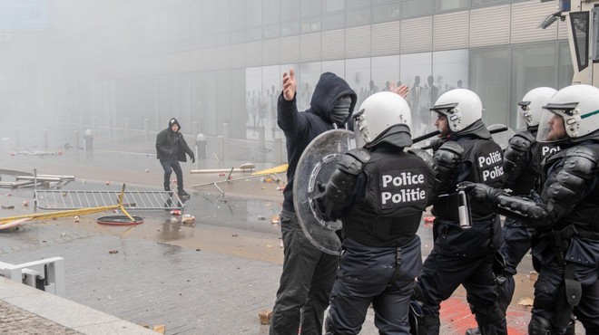 V Bruslju nasilje po protestih (foto: Profimedia)