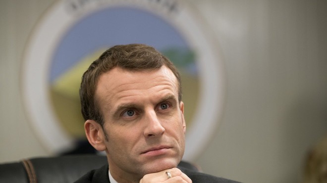Macron obsodil napad na policijo ter pozval k miru (foto: Profimedia)