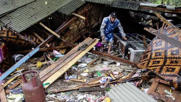 
                            Število žrtev cunamija v Indoneziji narašča (foto: STA)