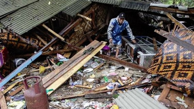 Število žrtev cunamija v Indoneziji narašča (foto: STA)