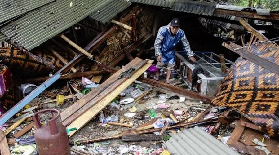 Število žrtev cunamija v Indoneziji narašča (foto: STA)