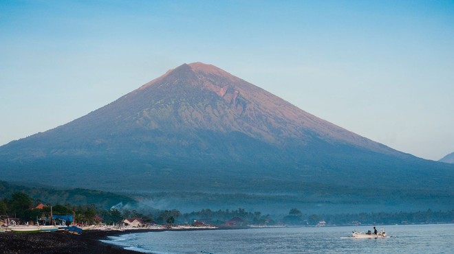 Na indonezijskem Baliju izbruhnil vulkan (foto: Profimedia)