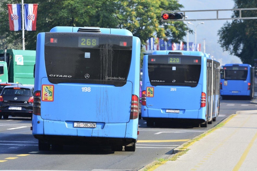 V Zagrebu razburja seksističen plakat, ki alkohol povezuje s promiskuiteto deklet (foto: profimedia)