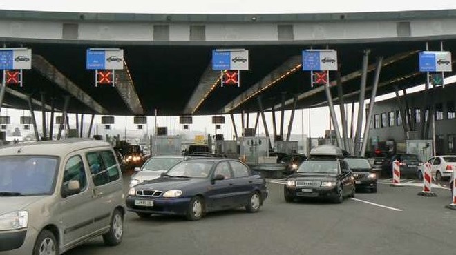 Zastoji na mejnih prehodih s Hrvaško (foto: STA)