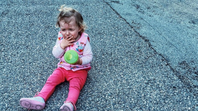 V Nemčiji oče ob cesti pustil hčer, ker ni želela zaspati (foto: profimedia)