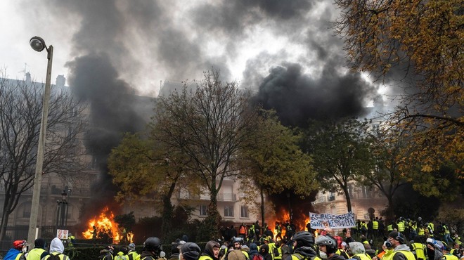 V eksploziji v pekarni v središču Pariza več ranjenih, umrla tudi dva gasilca (foto: profimedia)
