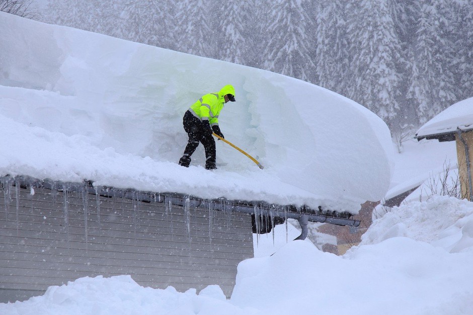 V Avstriji spet sneži, vlada velika nevarnost plazov, več krajev odrezanih od sveta! (foto: profimedia)