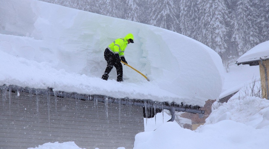 V Avstriji spet sneži, vlada velika nevarnost plazov, več krajev odrezanih od sveta! (foto: profimedia)