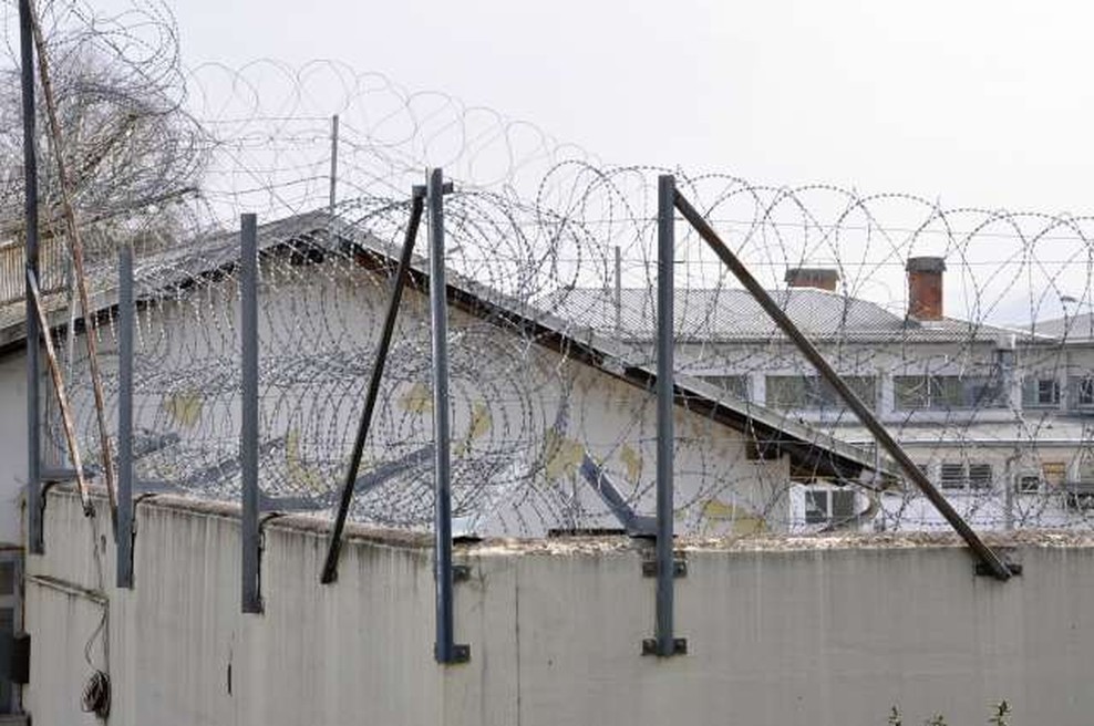 Obsojenec na Dobu napadel pravosodnega policista (foto: Rasto Božič/STA)