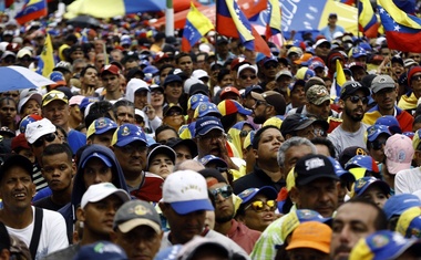 V Venezueli nevarno vre, vse glasnejša svarila pred državljansko vojno!