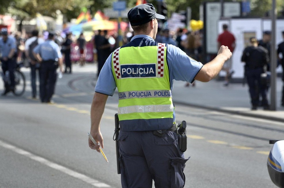 Zagrebška policija pridržala sedem ljudi zaradi incidenta v bolnišnici (foto: profimedia)