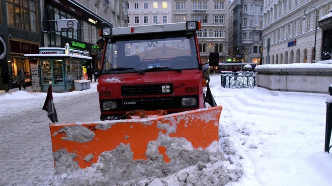 Zaradi zimskih razmer prometne težave v Avstriji (foto: Profimedia)