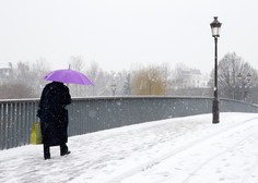 Snežni vihar povzroča preglavice v Franciji, moten tudi promet na letališču Orly
