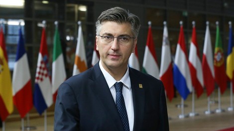 23-letnemu Hrvatu leto dni zapora, ker je po telefonu grozil Plenkoviću