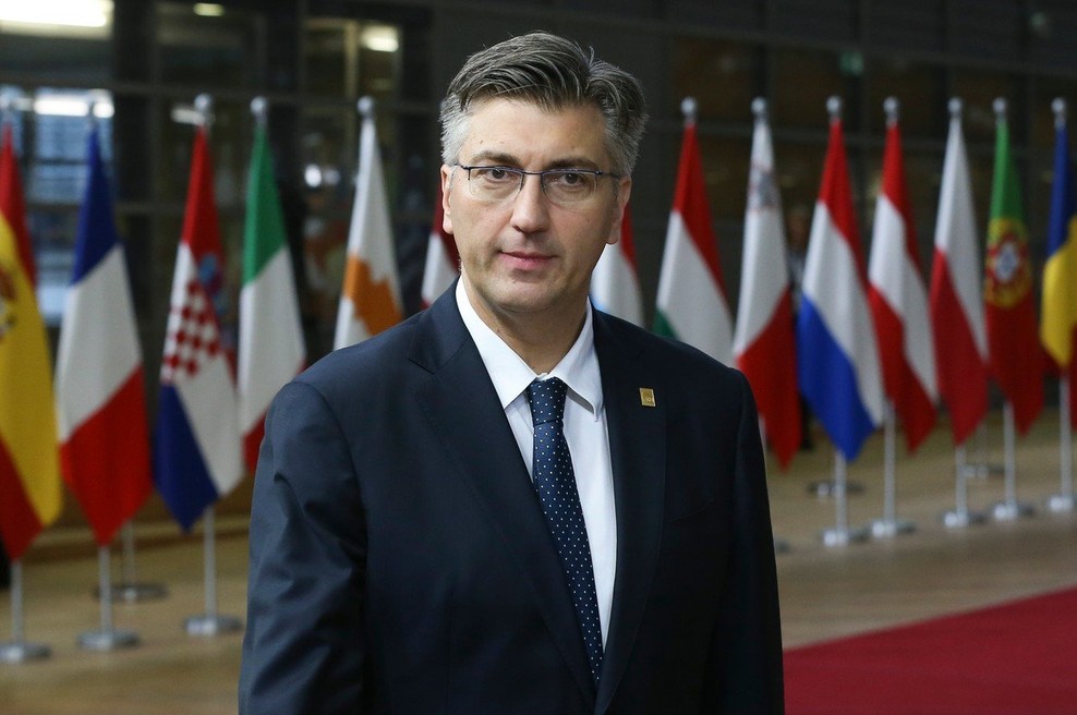 23-letnemu Hrvatu leto dni zapora, ker je po telefonu grozil Plenkoviću (foto: profimedia)