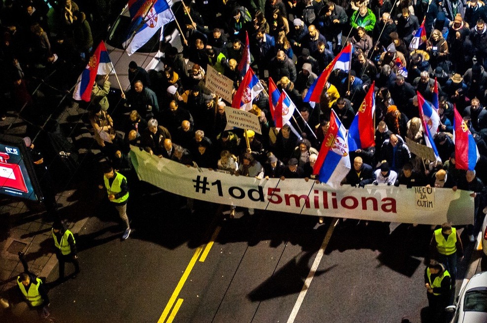 V Beogradu znova več tisoč protestnikov (foto: profimedia)