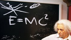 Albert Einstein pred 100 leti hotelskemu kurirju predal 2 listka: načičkal nekaj skrivnostnih besed, prodali so ju za ... 1,38 milijona evrov!