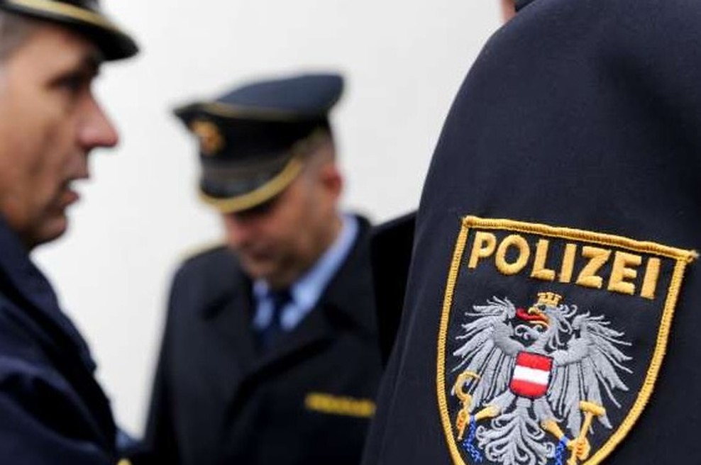 Na dunajski podzemni postaji 13-letnika z lažno pištolo sprožila policijsko akcijo (foto: STA)